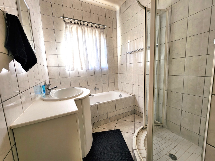 4 Bedroom Property for Sale in Paarl North Western Cape